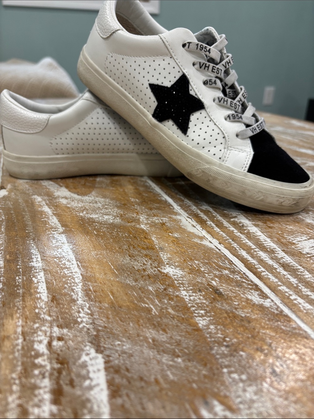 Vintage Havana White & Black Perforated Star Sneakers